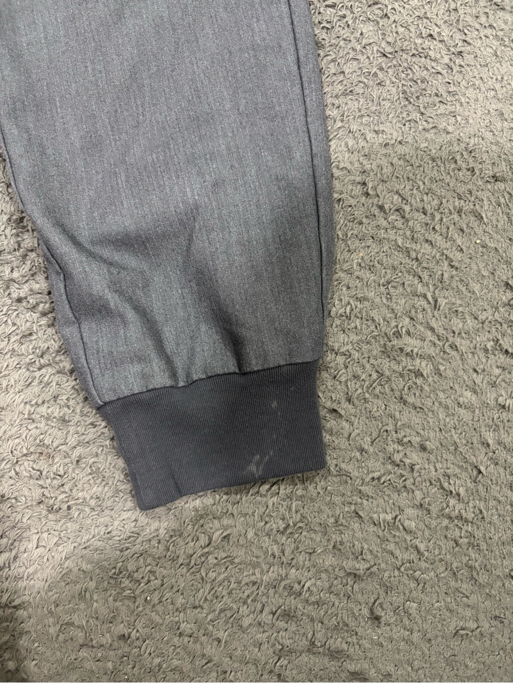 Medium FIGS Graphite Scrub Set - Picture 6 of 10